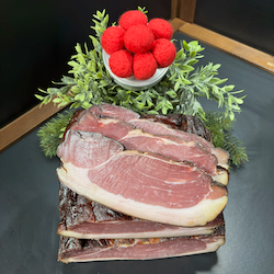 Schwarzwälder Schinken aus traditioneller Räucherung