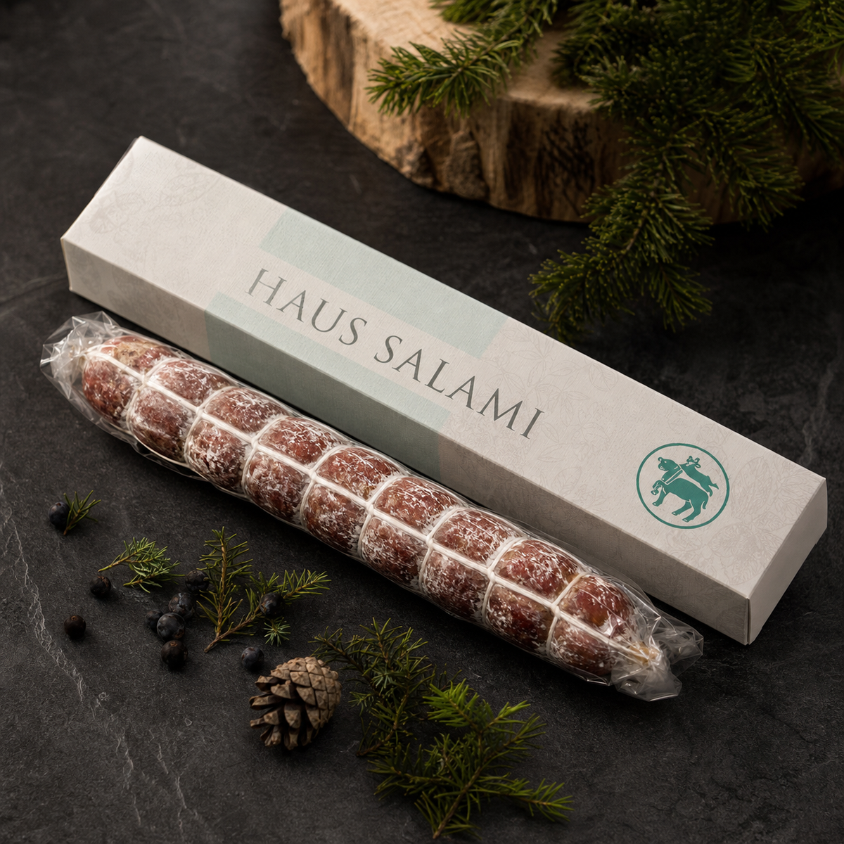 Hausgemachte Salami im Geschenkkarton rustikal und regional